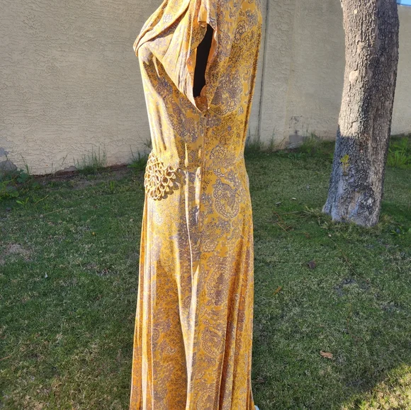 Vintage 1940s Novelty Print Dress with Lattice Features - Picture 5 of 13